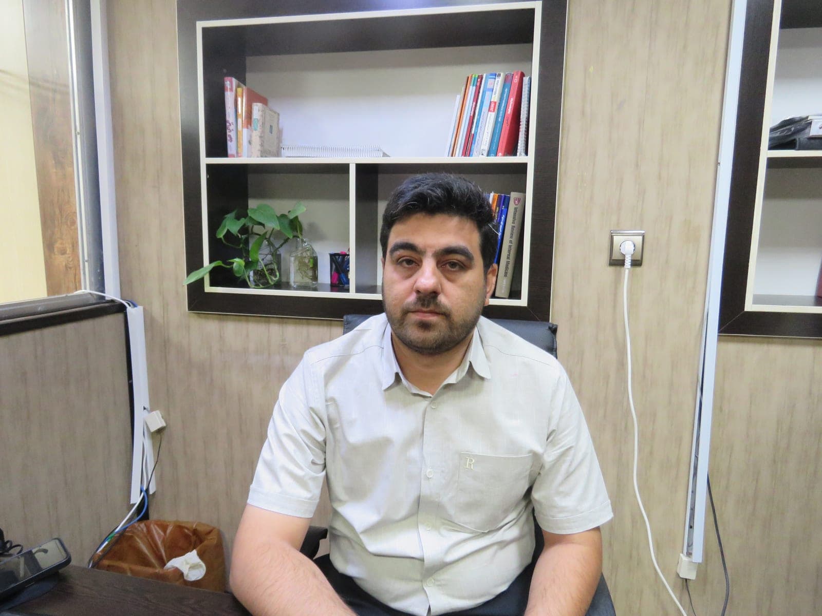 گفتگو هفته نامه افق کویر با دکتر سید ضیاء طباطبایی، متخصص بیماری های داخلی: املاح آب مصرفی منطقه موجب سنگ کلیه است